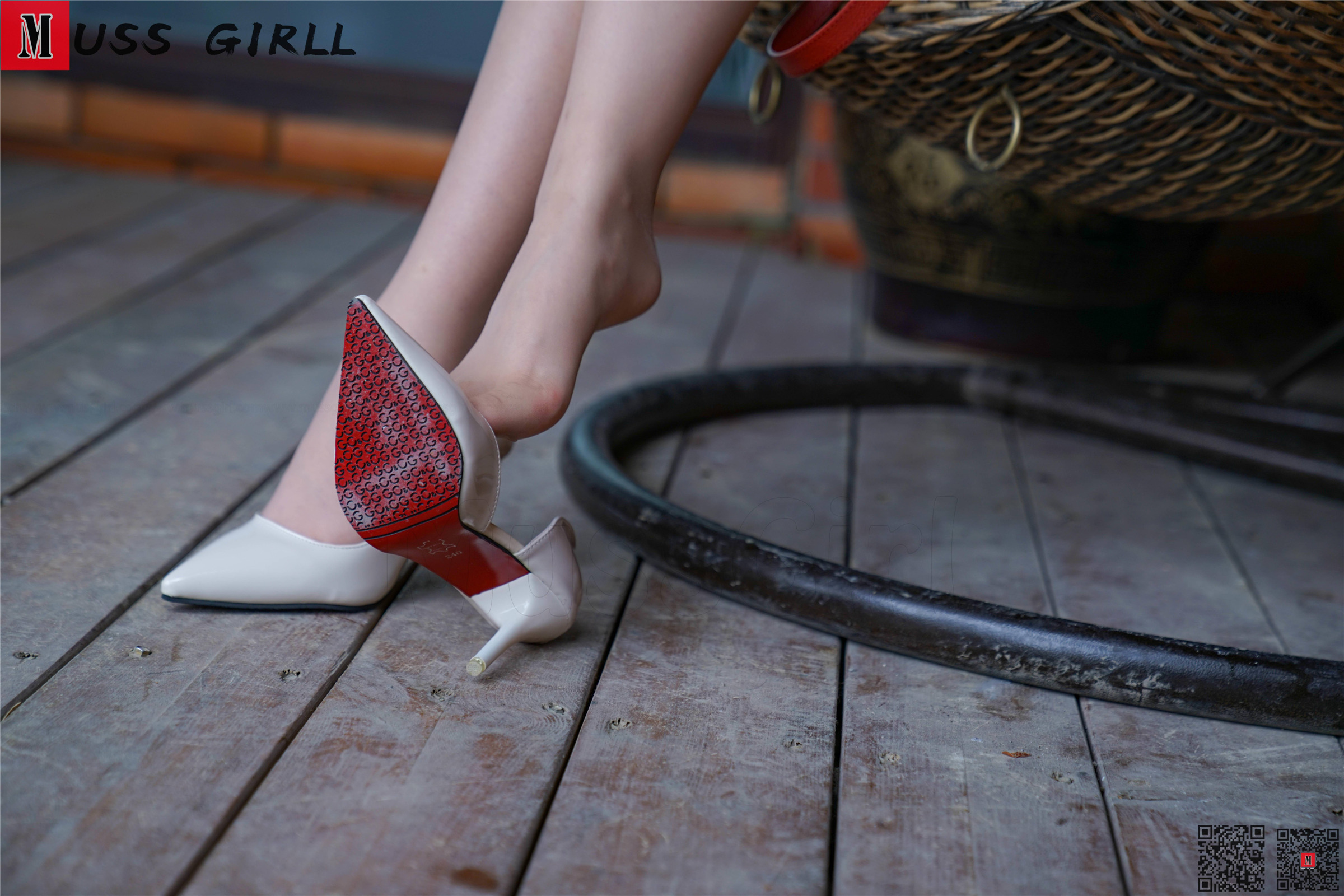 MussGirl慕丝女郎  NO.158 吊椅百褶裙肉丝